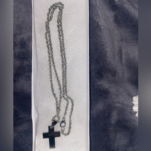 Silver cross necklace - Picture 1 of 1